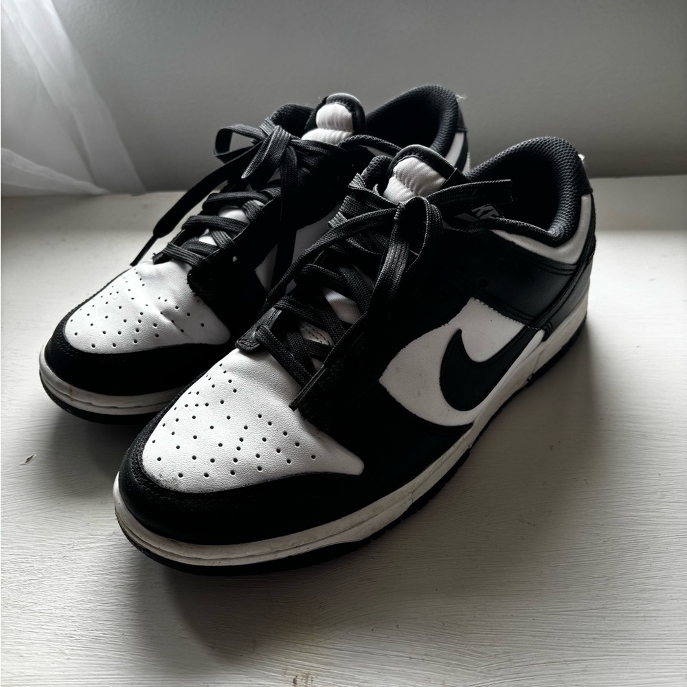 Nike Dunks Black and White Low-Top Sneakers women’s